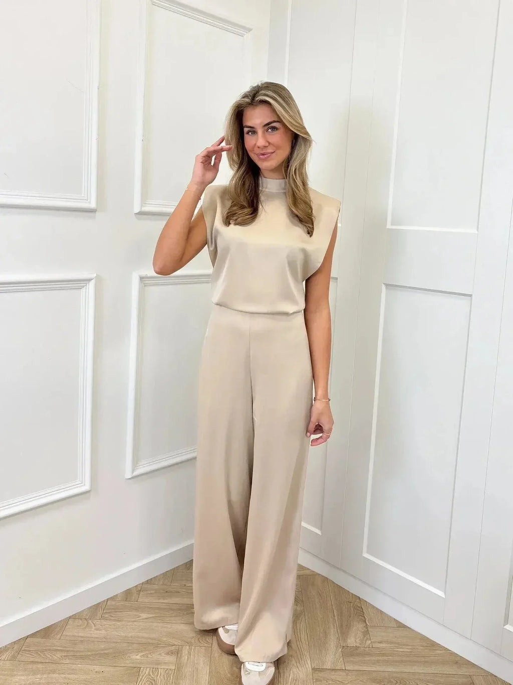 Women's Backless Jumpsuit with Wide Legs – Elegant & Lightweight